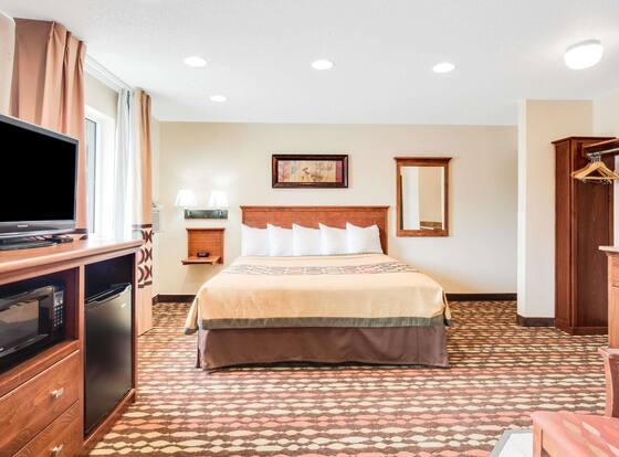 Super 8 by Wyndham Grand Forks is a family friendly hotel in Grand Forks, North Dakota (ND)