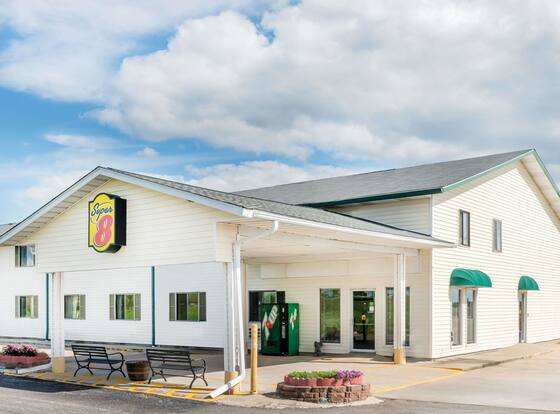 Super 8 by Wyndham Okawville is a family friendly hotel in Okawville, Illinois (IL)