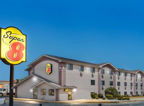 Super 8 by Wyndham Aberdeen MD is a family friendly hotel in Aberdeen, Maryland (MD)
