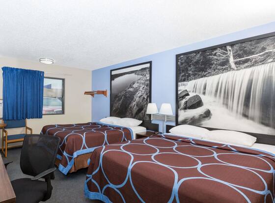 Super 8 by Wyndham Manhattan KS is a family friendly hotel in Manhattan, Kansas (KS)