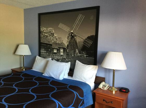 Super 8 by Wyndham Middletown is a family friendly hotel in Scotchtown, New York (NY)