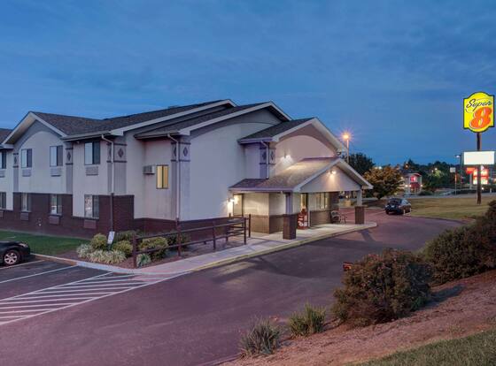 Super 8 by Wyndham Christiansburg/Blacksburg Area is a family friendly hotel in Christiansburg, Virginia (VA)