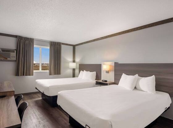 Econo Lodge Scottsbluff is a family friendly hotel in Scottsbluff, Nebraska (NE)