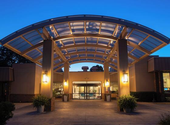 Sheraton Milwaukee Brookfield Hotel is a family friendly hotel in Brookfield, Wisconsin (WI)