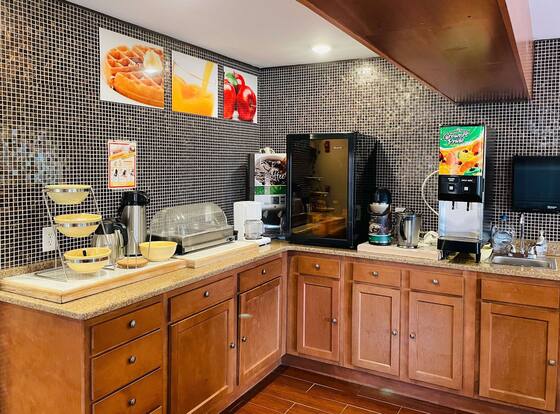 Super 8 by Wyndham Gloucester is a family friendly hotel in Gloucester City, New Jersey (NJ)