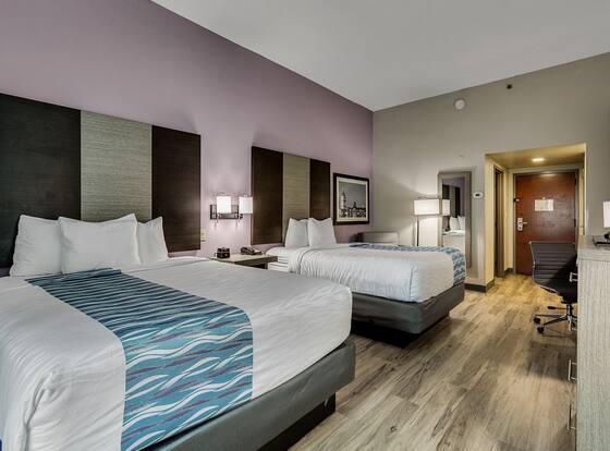 La Quinta Inn & Suites by Wyndham Clarksville is a family friendly hotel in Clarksville, Tennessee (TN)