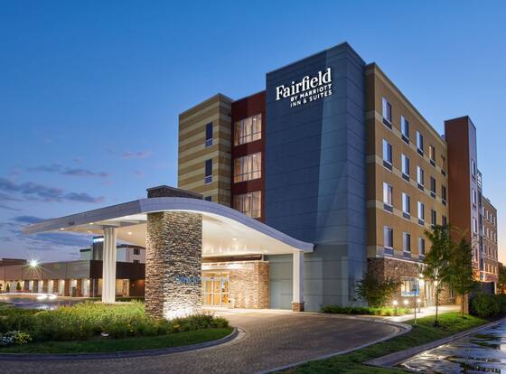 Fairfield Inn & Suites by Marriott Chicago O'Hare is a family friendly hotel in Des Plaines, Illinois (IL)