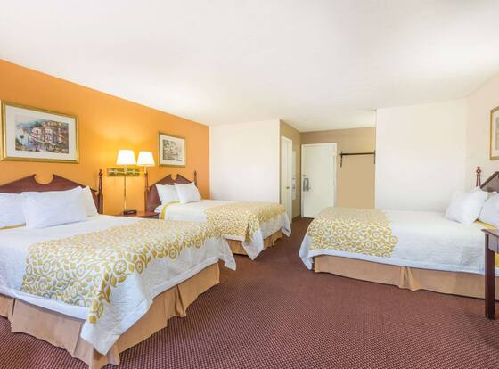 Days Inn by Wyndham Amherst is a family friendly hotel in Amherst, Ohio (OH)