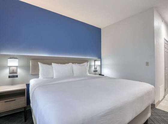 Comfort Suites Milwaukee Airport is a family friendly hotel in Oak Creek, Wisconsin (WI)