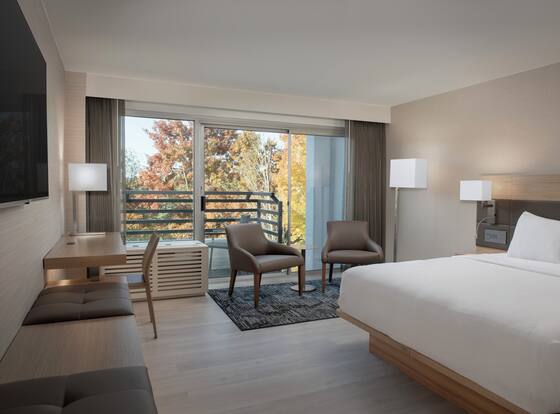 AC Hotel by Marriott Lake Oswego is a family friendly hotel in Lake Oswego, Oregon (OR)