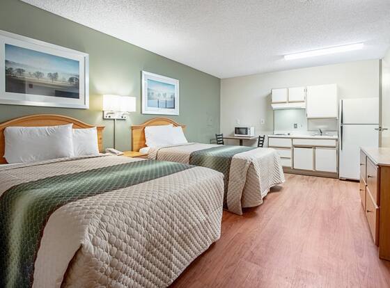 HomeTowne Studios by Red Roof Phoenix - Black Canyon Highway is a family friendly hotel in Phoenix, Arizona (AZ)