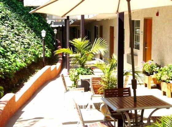 Hotel Silver Lake is a family friendly hotel in Los Angeles, California (CA)