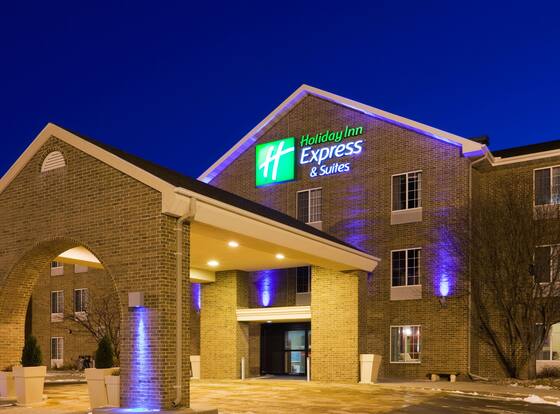 Holiday Inn Express & Suites Sioux Falls At Empire Mall by IHG is a family friendly hotel in Sioux Falls, South Dakota (SD)