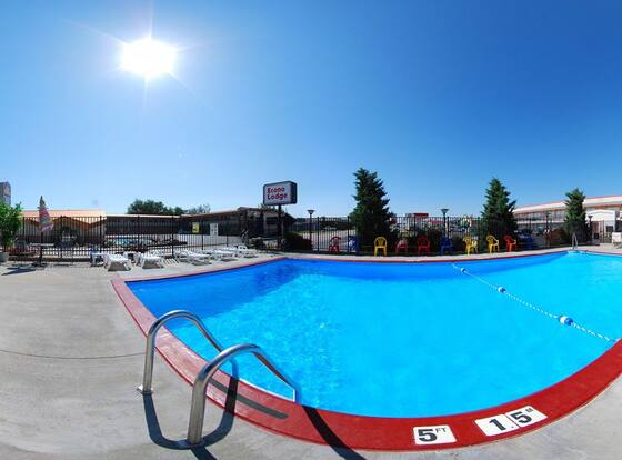 Econo Lodge Wall is a family friendly hotel in Wall, South Dakota (SD)