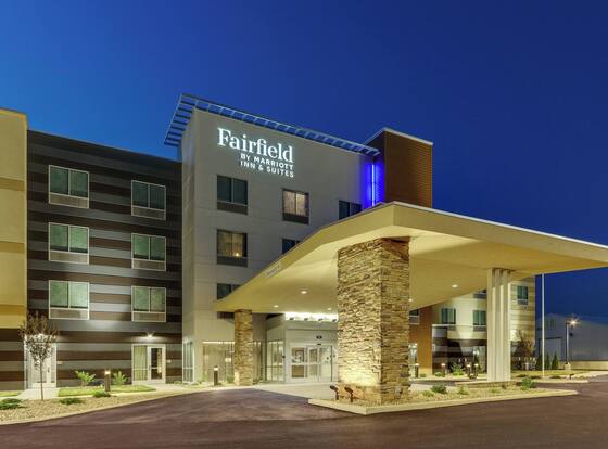 Fairfield Inn & Suites by Marriott Warsaw is a family friendly hotel in Warsaw, Indiana (IN)