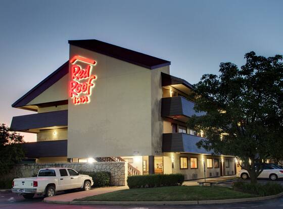Red Roof Inn St Louis - Westport/ Maryland Heights is a family friendly hotel in Maryland Heights, Missouri (MO)