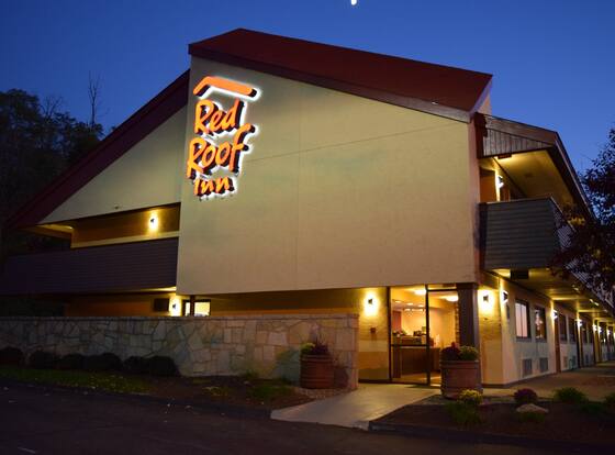 Red Roof Inn St Clairsville - Wheeling West is a family friendly hotel in St. Clairsville, Ohio (OH)