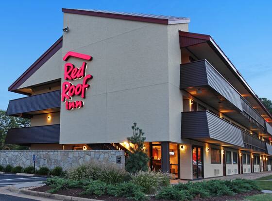 Red Roof Inn Hampton Coliseum & Convention Center is a family friendly hotel in Hampton, Virginia (VA)