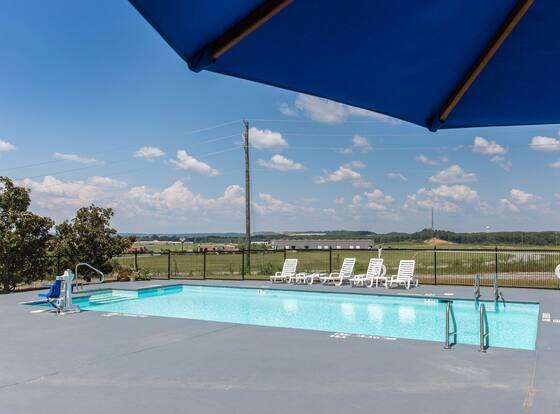 Quality Inn Calera I-65 exit 231 is a family friendly hotel in Calera, Alabama (AL)