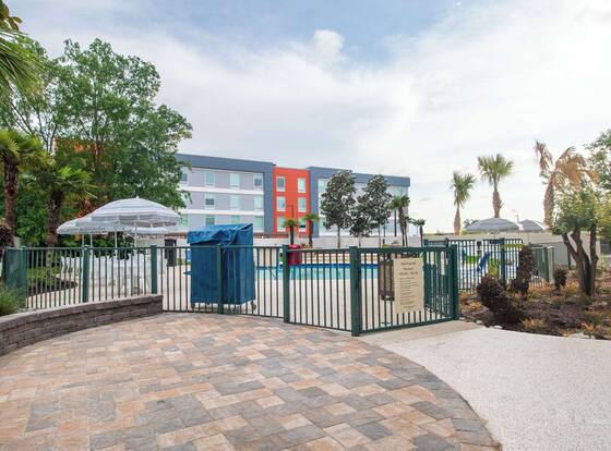 Econo Lodge Inn & Suites Foley - North Gulf Shores is a family friendly hotel in Foley, Alabama (AL)