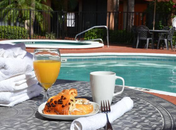 Days Inn & Suites by Wyndham Orlando Airport is a family friendly hotel in Oak Ridge, Florida (FL)