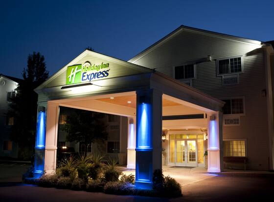 Holiday Inn Express North Conway by IHG is a family friendly hotel in North Conway, New Hampshire (NH)
