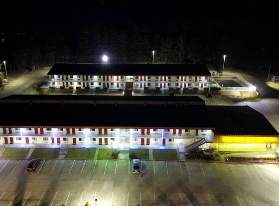 Days Inn by Wyndham Milledgeville is a family friendly hotel in Milledgeville, Georgia (GA)