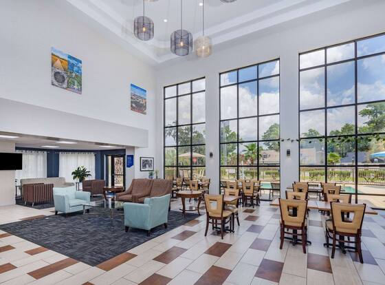 Days Inn & Suites by Wyndham Savannah Midtown is a family friendly hotel in Savannah, Georgia (GA)