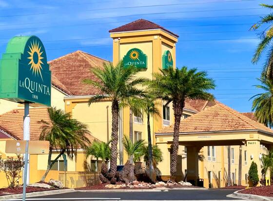 La Quinta Inn & Suites by Wyndham Orlando Universal area is a family friendly hotel in Orlando, Florida (FL)