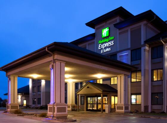 Holiday Inn Express & Suites Worthington by IHG is a family friendly hotel in Worthington, Minnesota (MN)