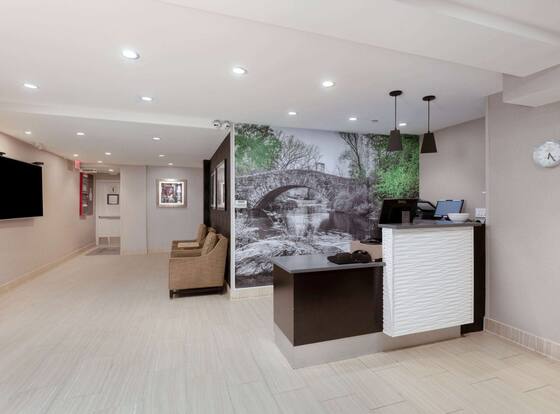 La Quinta Inn & Suites by Wyndham New York City Central Park is a family friendly hotel in New York City (NYC), New York (NY)