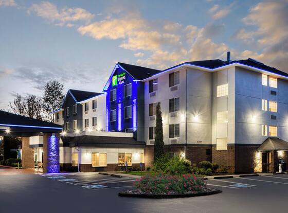 Holiday Inn Express Hotel & Suites Portland-Jantzen Beach by IHG is a family friendly hotel in Portland, Oregon (OR)