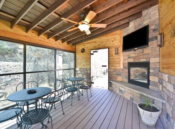 Super 8 by Wyndham Deadwood / Black Hills Area is a family friendly hotel in Deadwood, South Dakota (SD)