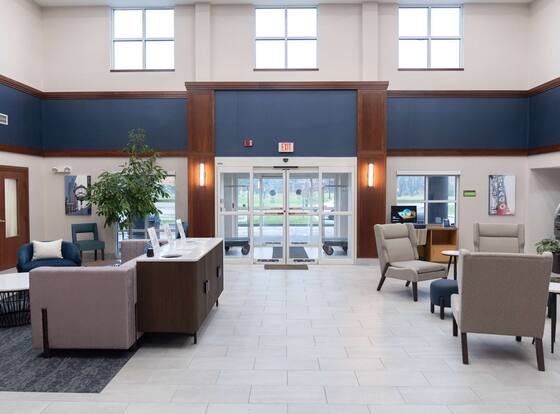 La Quinta Inn & Suites by Wyndham Bannockburn-Deerfield is a family friendly hotel in Deerfield, Illinois (IL)