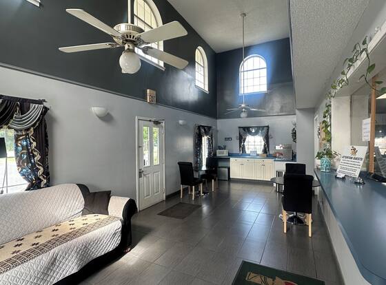 Key West Inn - Clanton is a family friendly hotel in Clanton, Alabama (AL)
