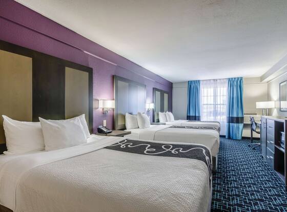 La Quinta Inn & Suites by Wyndham Kansas City Airport is a family friendly hotel in Parkville, Missouri (MO)