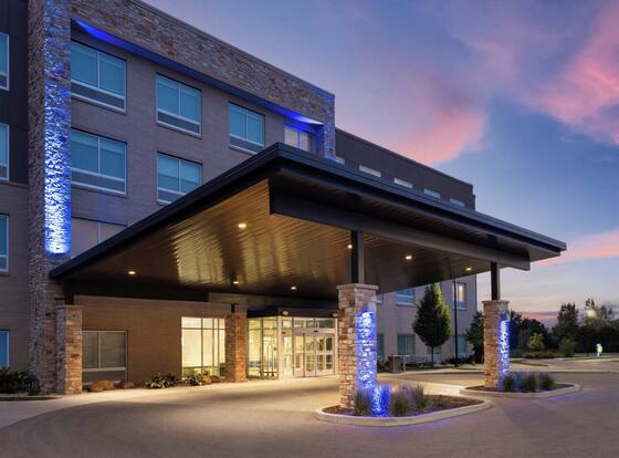 Holiday Inn Express And Suites Madison West - Middleton by IHG is a family friendly hotel in Middleton, Wisconsin (WI)