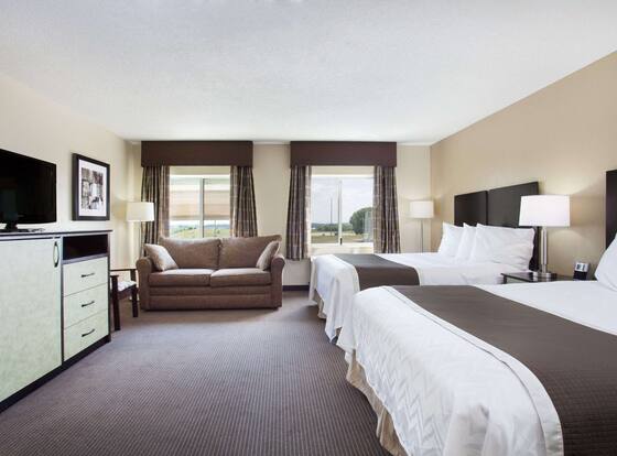 Baymont by Wyndham Dale is a family friendly hotel in Dale, Indiana (IN)