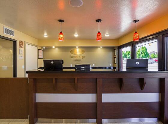 Econo Lodge Hurricane Zion Park Area is a family friendly hotel in Hurricane, Utah (UT)