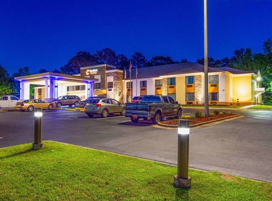 Comfort Suites is a family friendly hotel in Eufaula, Alabama (AL)