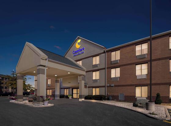 Comfort Inn & Suites near Tinley Park Amphitheater is a family friendly hotel in Tinley Park, Illinois (IL)
