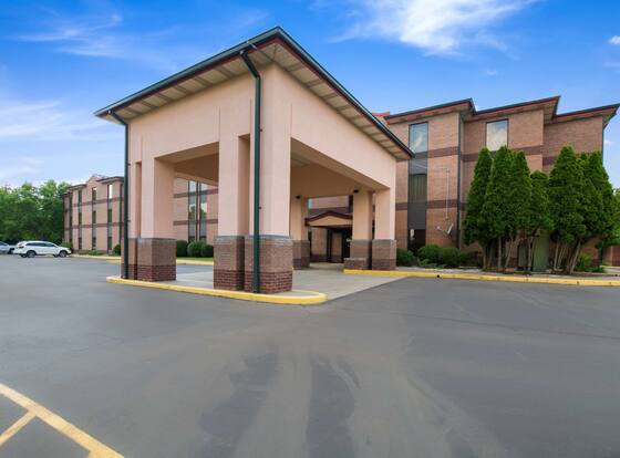 Quality Inn & Suites is a family friendly hotel in Sellersburg, Indiana (IN)