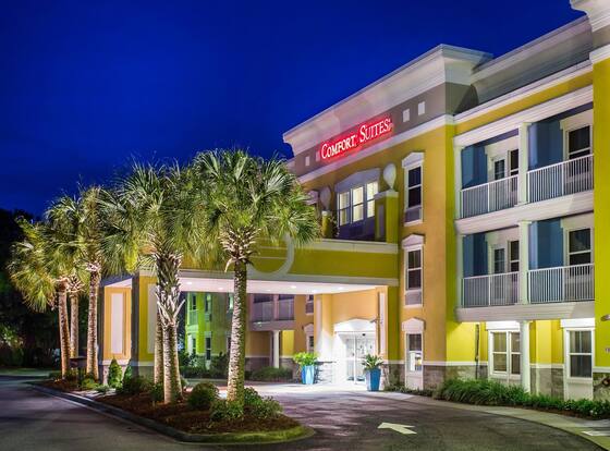 Comfort Suites at Isle Of Palms Connector is a family friendly hotel in Mount Pleasant, South Carolina (SC)