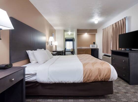 Quality Inn & Suites is a family friendly hotel in McCook, Nebraska (NE)