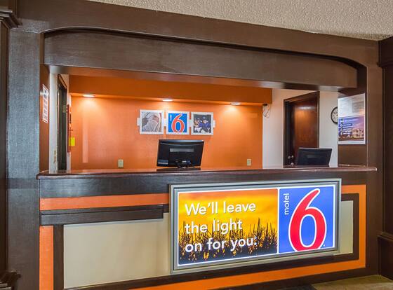 Motel 6 Waterloo, IA - Crossroads Mall - Cedar Falls is a family friendly hotel in Waterloo, Iowa (IA)