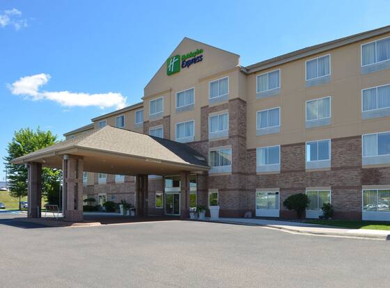 Holiday Inn Express St. Croix Valley by IHG is a family friendly hotel in St. Croix Falls, Wisconsin (WI)
