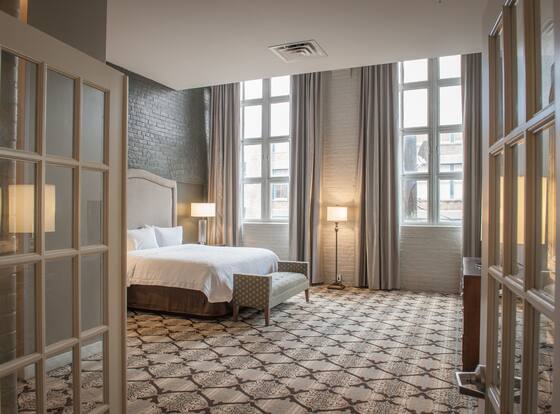 Hampton Inn & Suites New Orleans Convention Center is a family friendly hotel in New Orleans, Louisiana (LA)