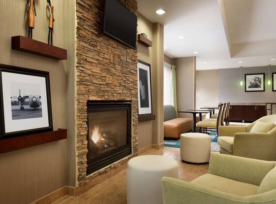 Hampton Inn Denville/Rockaway/Parsippany is a family friendly hotel in Rainbow Lakes, New Jersey (NJ)