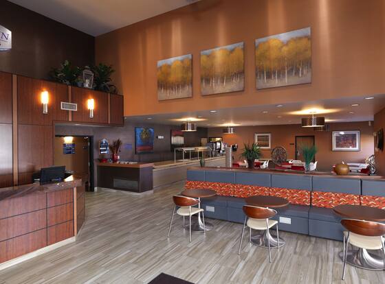 Crystal Inn Hotel & Suites Midvalley is a family friendly hotel in Murray, Utah (UT)