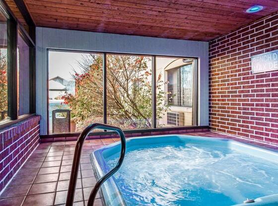 Quality Inn & Suites Ottumwa North is a family friendly hotel in Ottumwa, Iowa (IA)